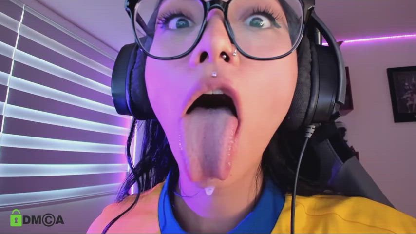 ahegao camgirl chaturbate glasses latina saliva tongue ahegao-face ahegao-with-sound