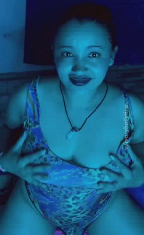 amateur areolas big tits boobs erect nipples latina milf thick tits wife gif