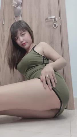I'm getting so wet playing with my body, do you wanna see? FREE onlyfans in the comment!
