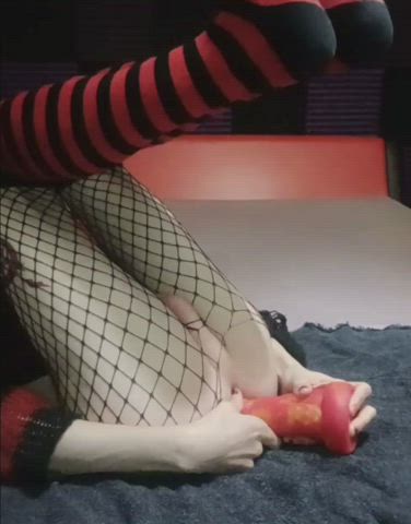 Wanna fuck a goth chick with a goth dick 😋🖤