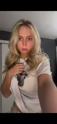 20 years old amateur big tits blonde college cute nude onlyfans petite striptease