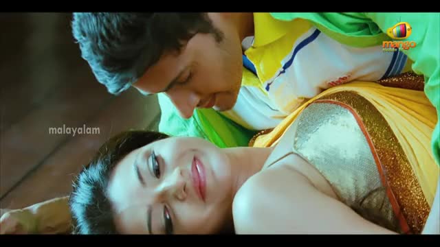 Kajal Aggarwal lip lock