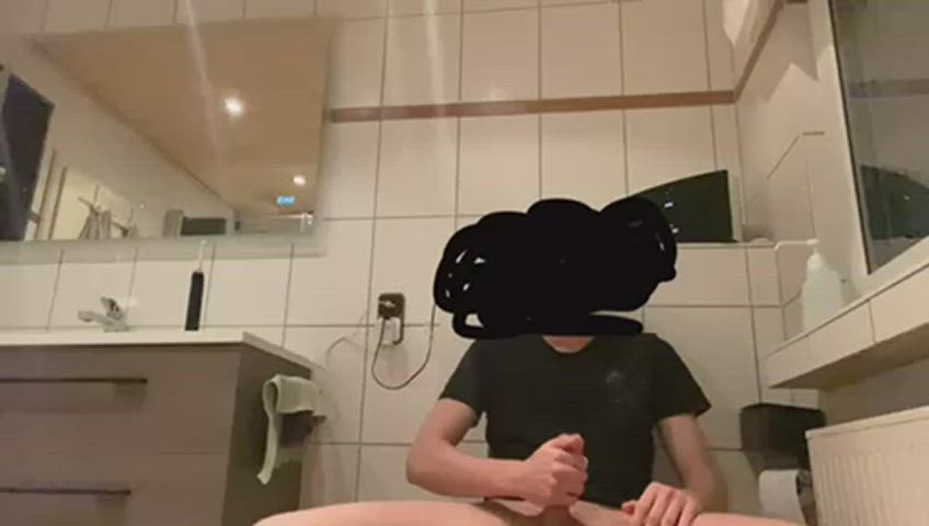 Upvote if you want the uncensored vid where I jerk my big cock😈