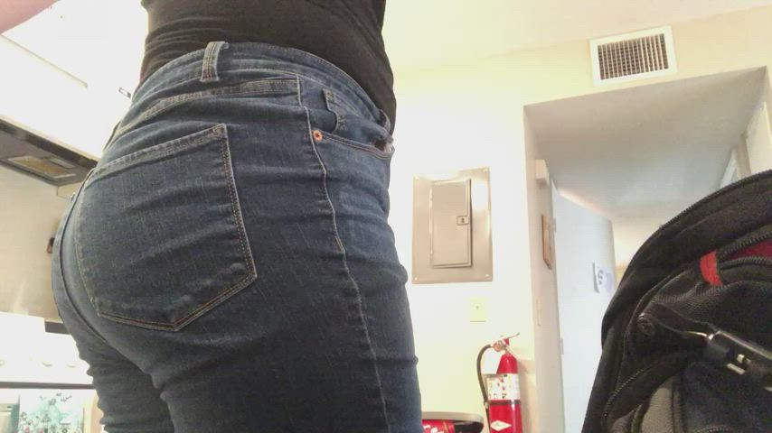 I love showing off my thick, soft, girly ass 🥰🥵😄