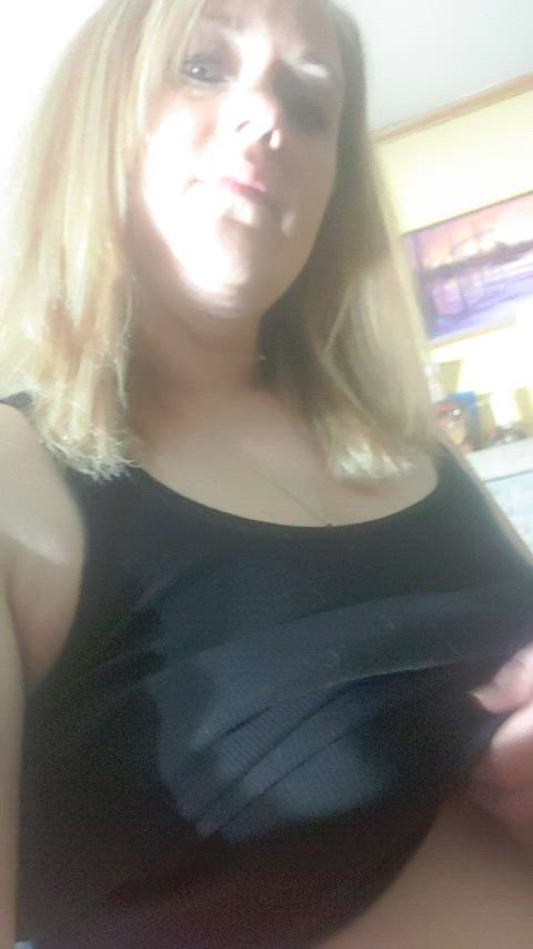 big tits boobs huge tits milf natural tits pov tits underboob wife gif