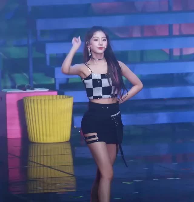 yein-lovelyz-190804-[UEsELQmMAKE]-8