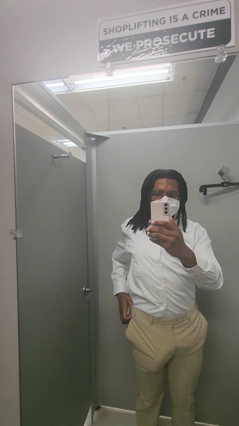 bbc bulge bulgexxl dressing room bbc-amateurs tik-tok gif