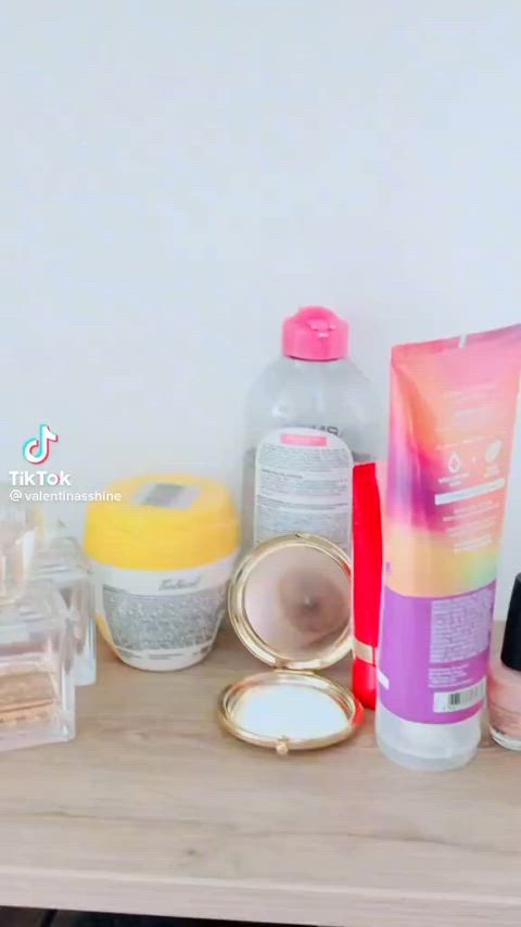 boobs flashing nipples nipslip tiktok r/tiktits gif
