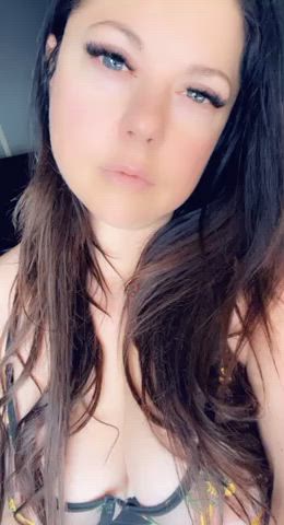 Do you guys like to see my breast jiggle?