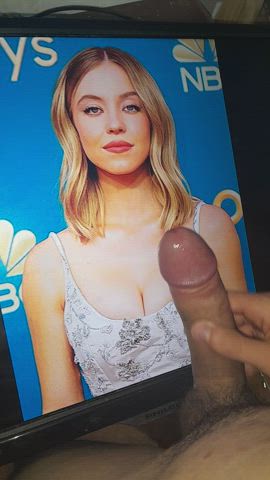 celebrity sydney sweeney tribute gif