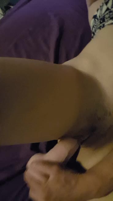 (105947) A good morning stretch. (f)