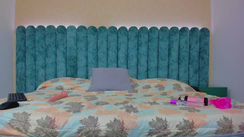 amateur blowjob cam camsoda camgirl dildo doggystyle huge dildo latina webcam gif