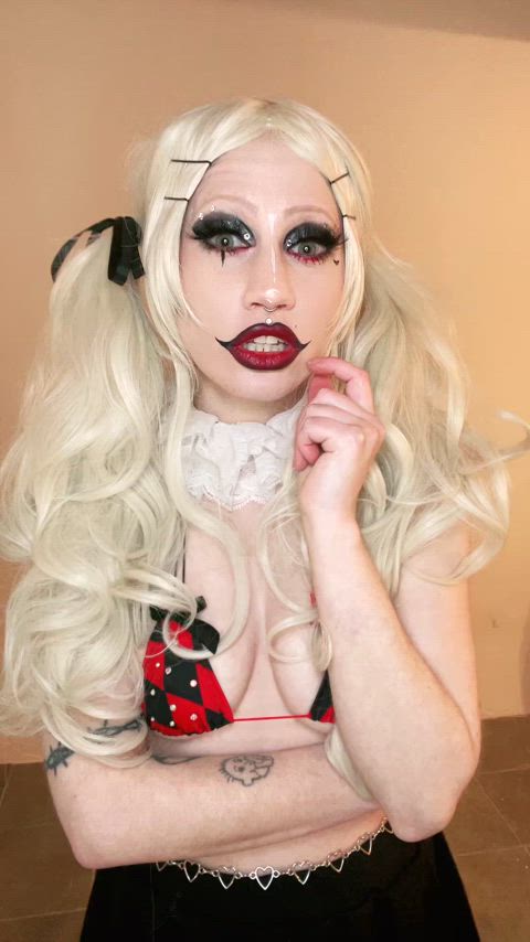 I said I’d never cosplay Harley, but here we are…