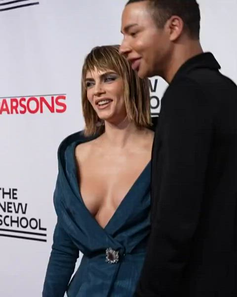 boobs braless cara delevingne gif