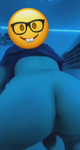 anyone like jiggly teen ass?