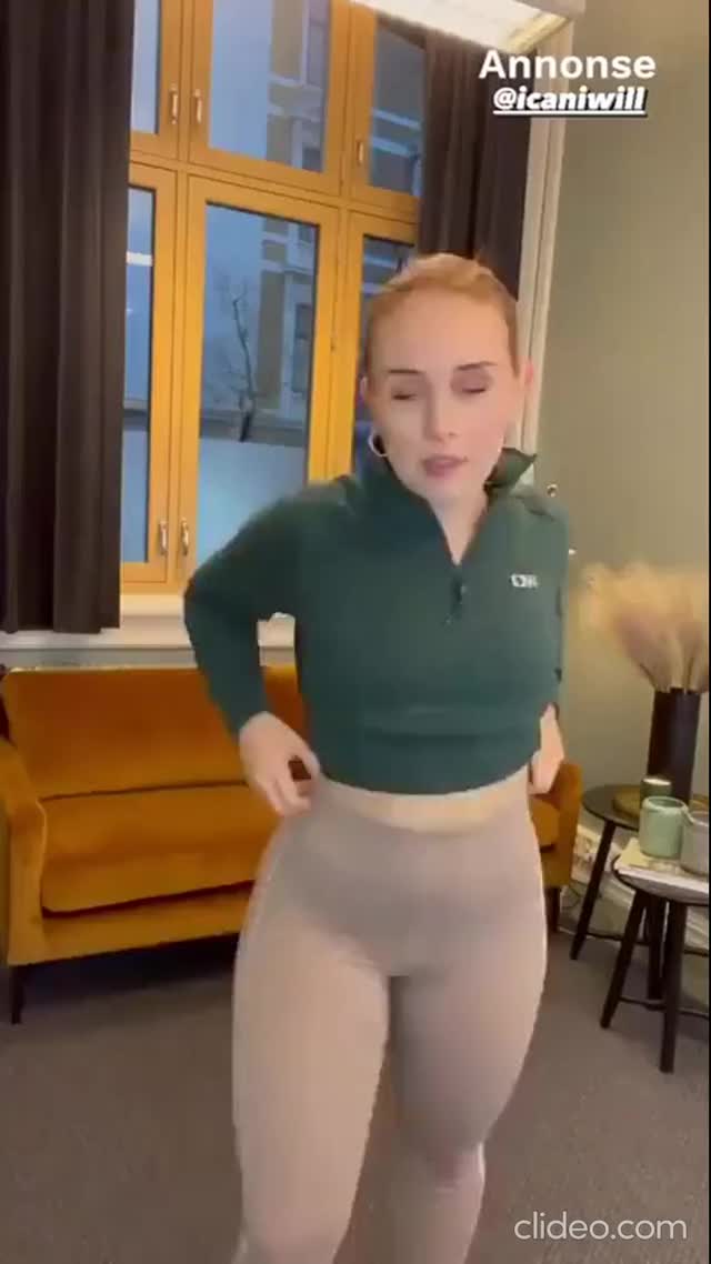 Maren Turmo trying on leggings