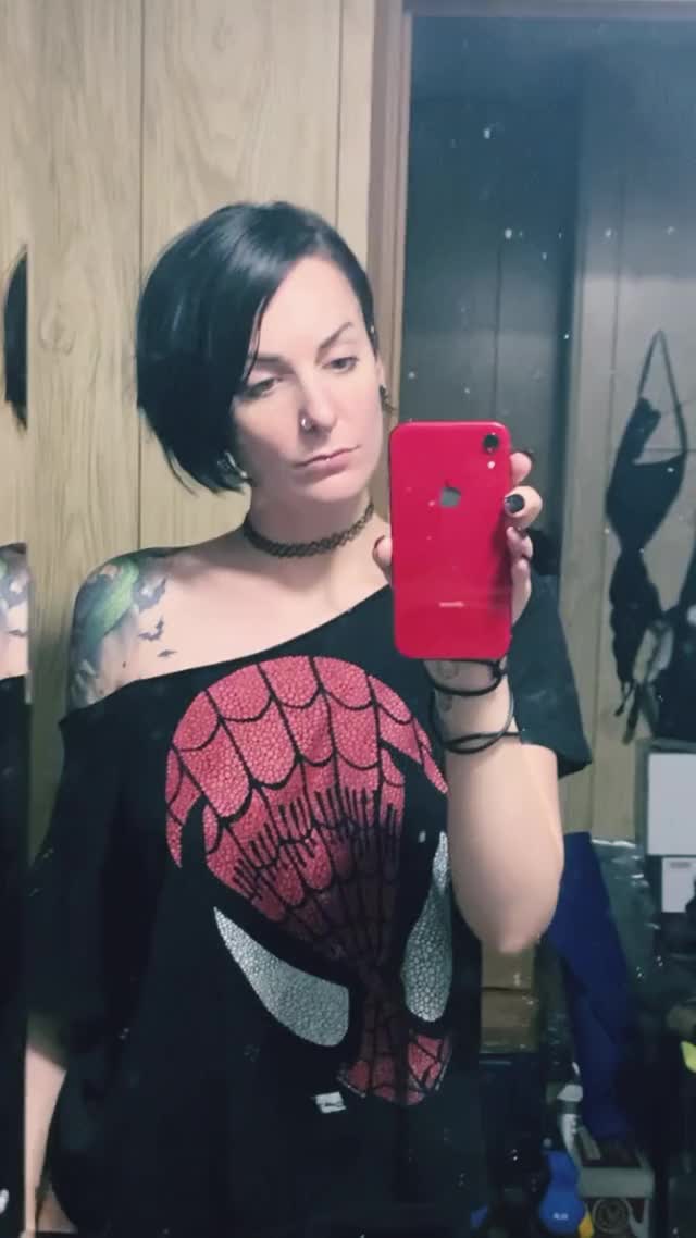 Sometimes when I drop my phone my clothes just fall off ??‍♀️