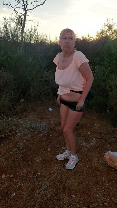 amateur big tits milf pee peeing public gif