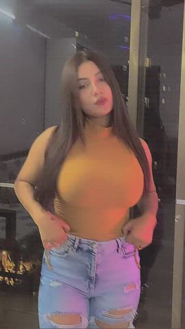 BIG jugs alert !