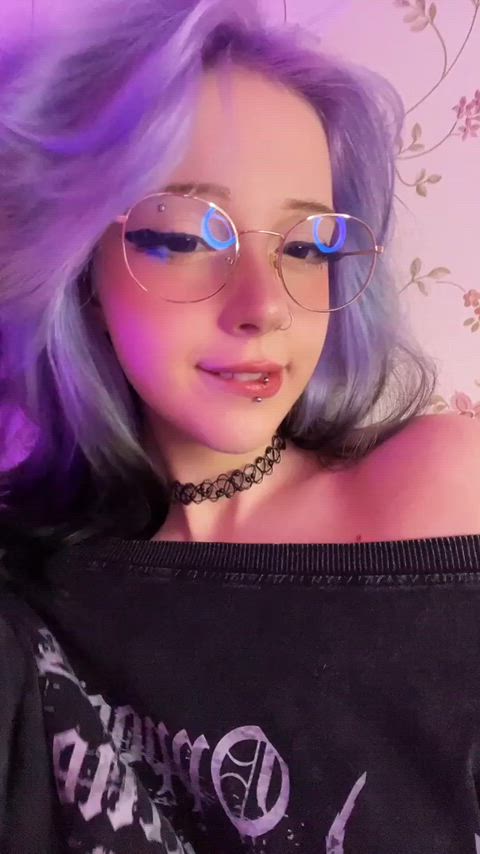 Can my glasses stay on when u fuck my mouth? I wanna see your face clearly when u