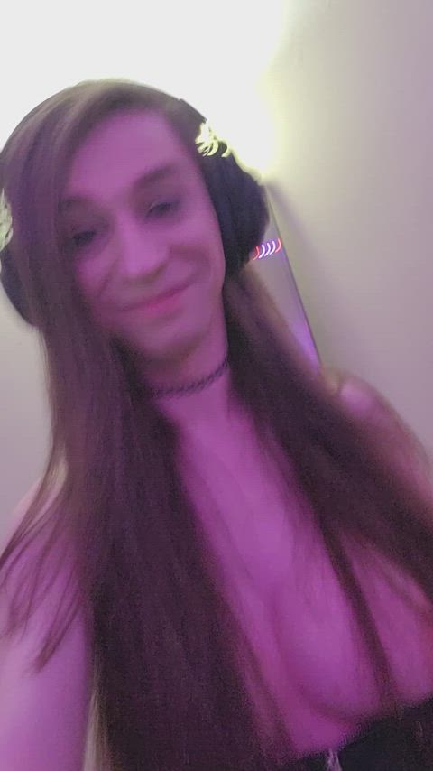 hold my camera? or... 🥰