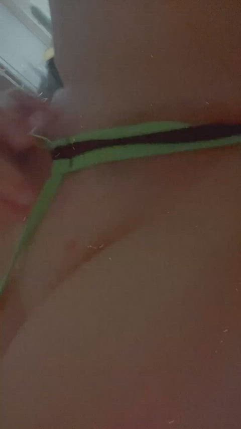 Amateur Microbikini pussy flash