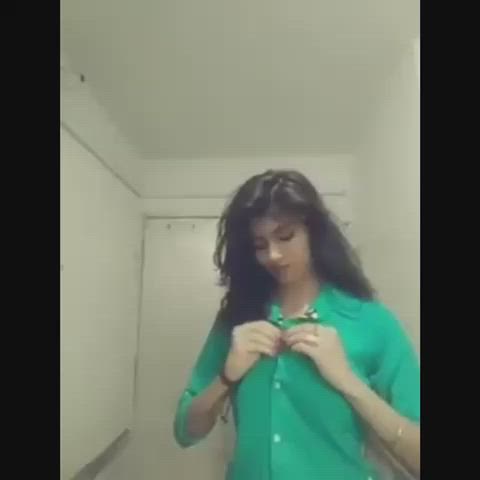 a cute gf full nude video 😍😍😍(full video in comments)