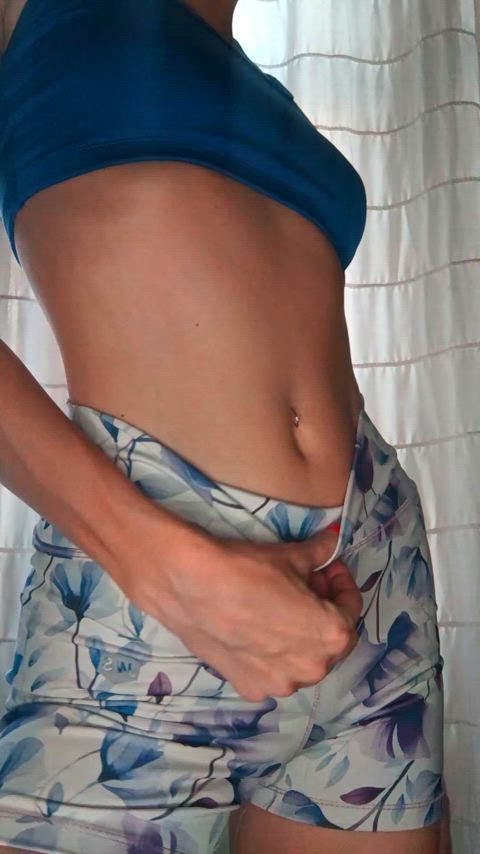 belly button brat domme facesitting femdom fitfemdom goddess gym tight belly gif
