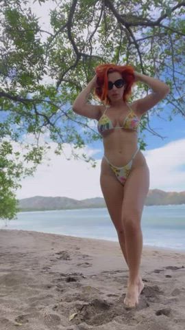 Who's cu💦ming with me in the sea
