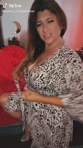 Amateur Big Ass Big Tits Cleavage Homemade MILF TikTok gif
