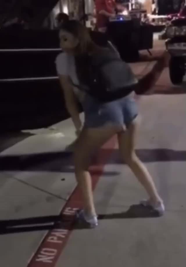 My best friend twerking ?