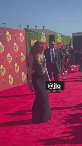 cleavage jennifer lopez natural tits gif