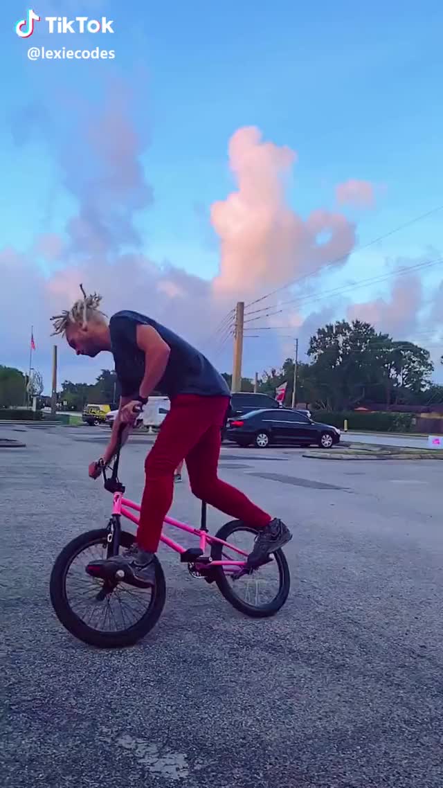 This is WILD ? #bmx #trick #talent #tiktokcreators #stunt #sports #extreme #extremesports