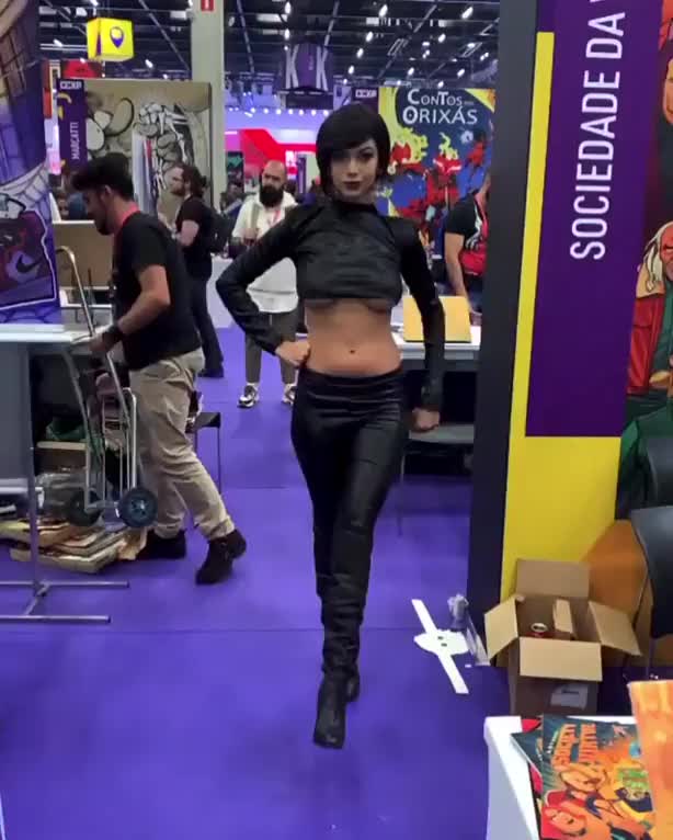 (173859) Underboob god