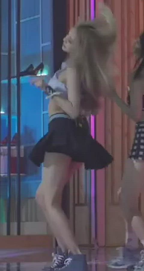korean celebrity upskirt gif