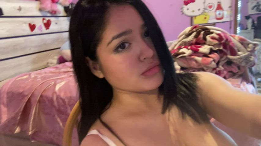 This top is to small for my boobies I’m still gonna wear it tho 🙈