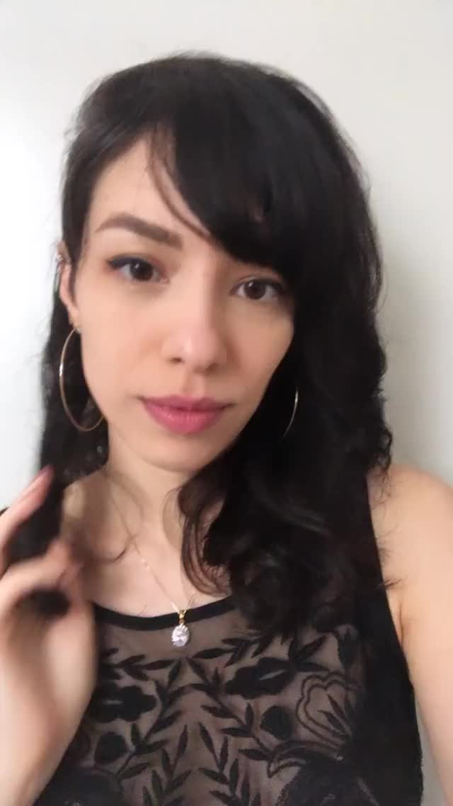when you use your phone as a mirror ??‍♀️