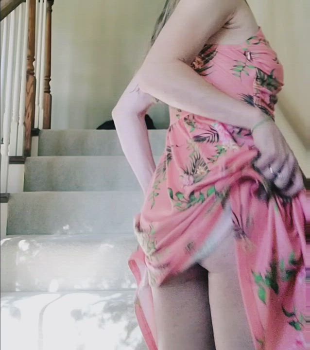 Sundress season is coming to an end, trying to get my fun in 😉