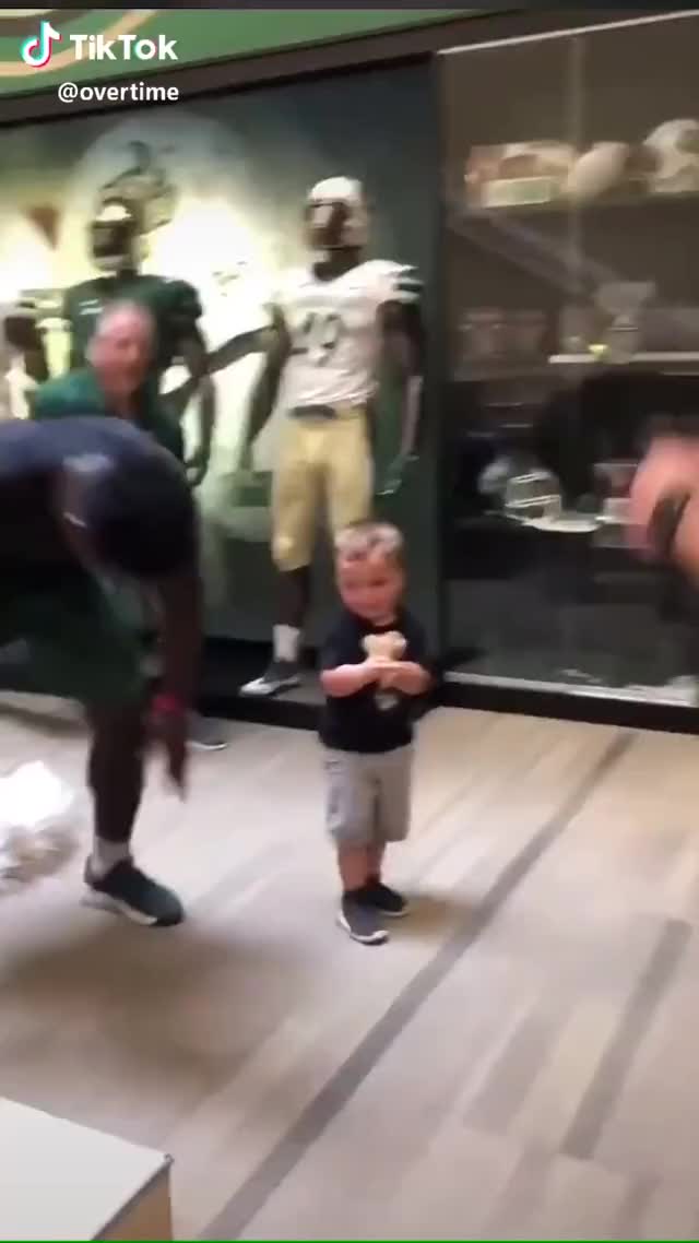 Little man did ONE ARMED PUSHUPS ? @overtimeszn #football #nfl #sports