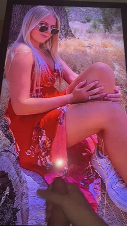 Doing jerk tributes and cum tributes to HOT teens, college babes, and milfs only!
