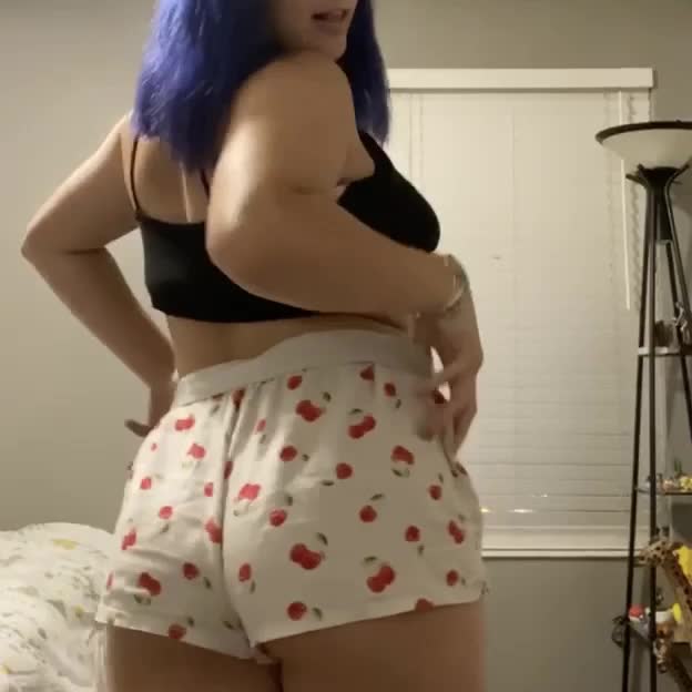 i’ve been a bad girl ? does anyone wanna come spank me??