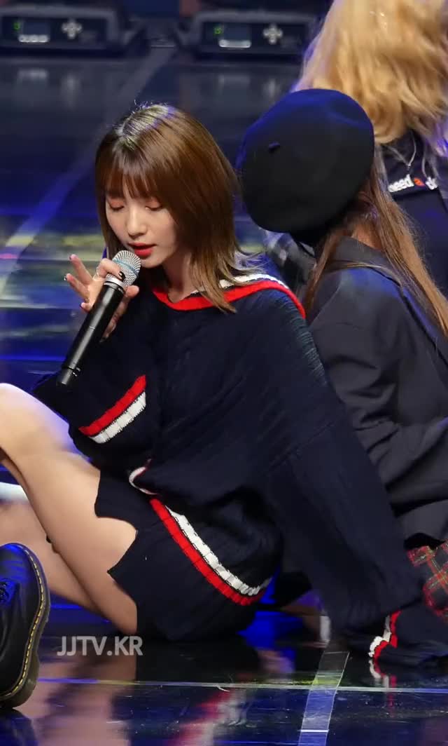 오마이걸(OH MY GIRL) 비니 오버핏 짤티비 - JJTV.KR