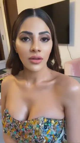 [Reddit] Would even a straight guy consider giving me bj for her?? is she worth it