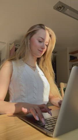 drop what you’re doing and look sat my tits