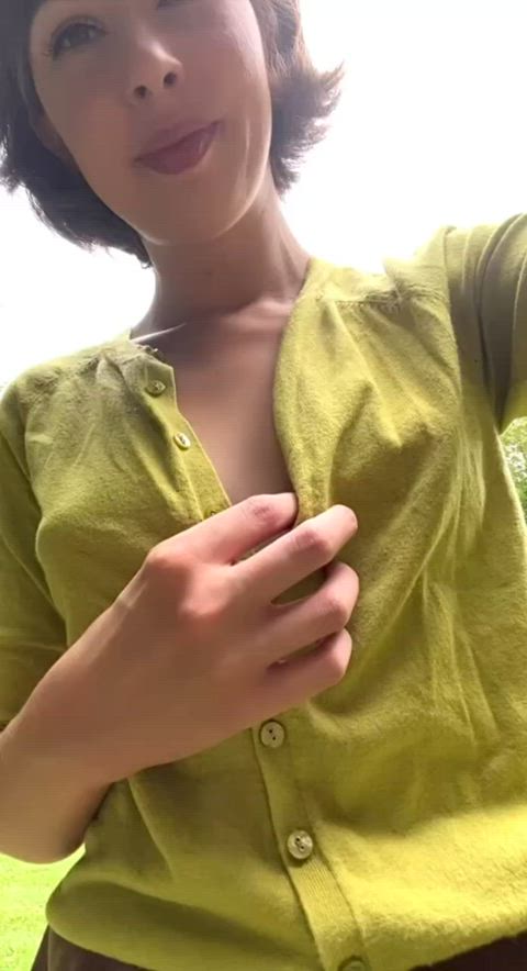 Oops I forgot my panties again 🤭