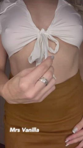 I know you all will appreciate my mom body and pussy