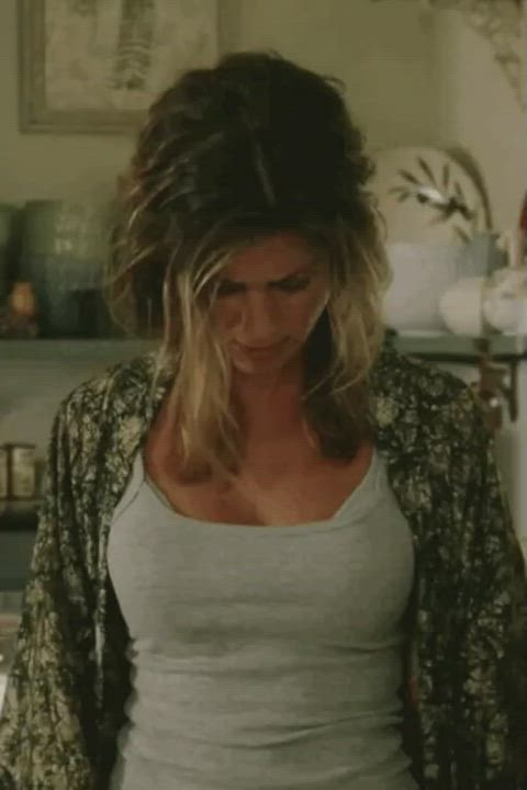 busty jennifer aniston sexy gif