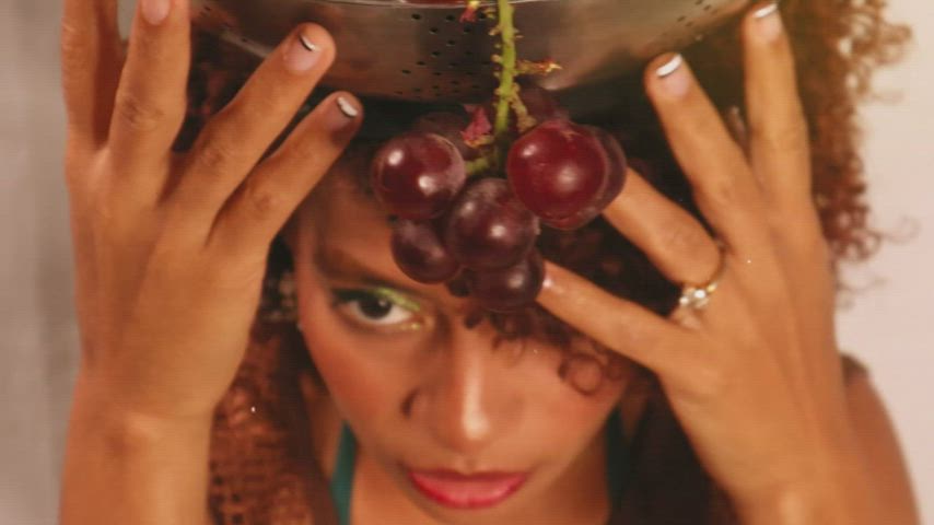 Hi guys! Im online now [canela_veil]