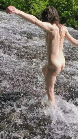 Frolicking fairy at a waterfall 🧚‍♀️💦
