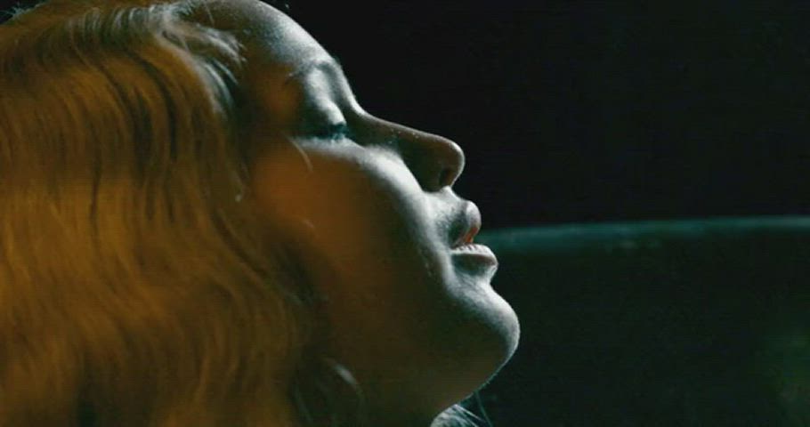 Jennifer Lawrence, getting off